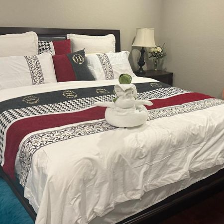 King Bed Big Room チノヒルズ エクステリア 写真