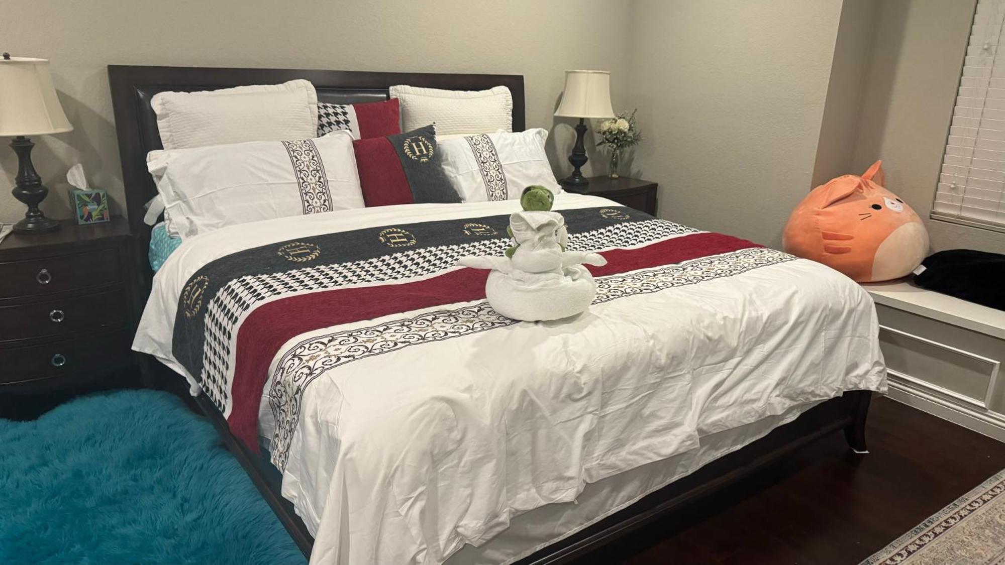 King Bed Big Room チノヒルズ エクステリア 写真